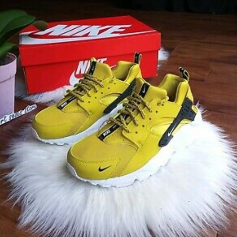 6.5Y | 7 WOMEN'S NIKE HUARACHE RUN YELLOW CITRON C